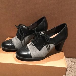 Vintage-look lace up heels, size 6.5